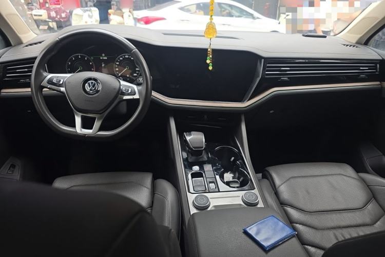 Used Volkswagen Touareg 2019 3.0 TSI RuiFeng Edition China VI Standard Center Console