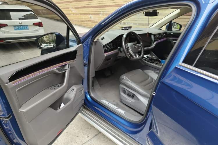 Used Volkswagen Touareg 2019 2.0TSI Ruiyi Edition China VI Standard Driver Seat