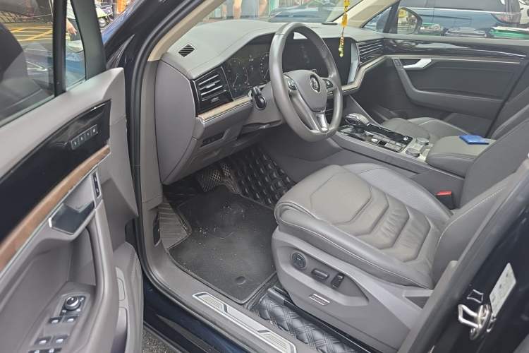 Used Volkswagen Touareg 2019 3.0 TSI RuiFeng Edition China VI Standard Driver Seat
