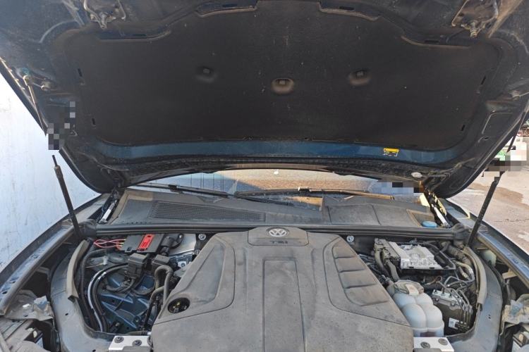 Used Volkswagen Touareg 2019 2.0TSI Ruiyi Edition China VI Standard Engine Bay