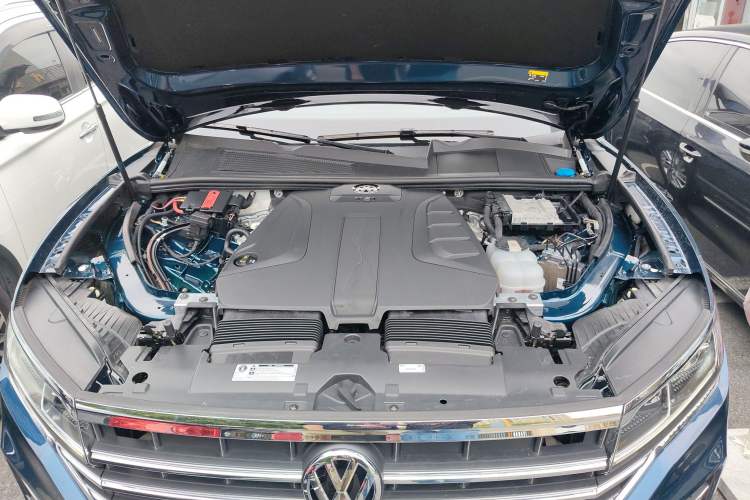 Used Volkswagen Touareg 2019 2.0 TSI Ruiyi Edition China V Standard Engine Bay