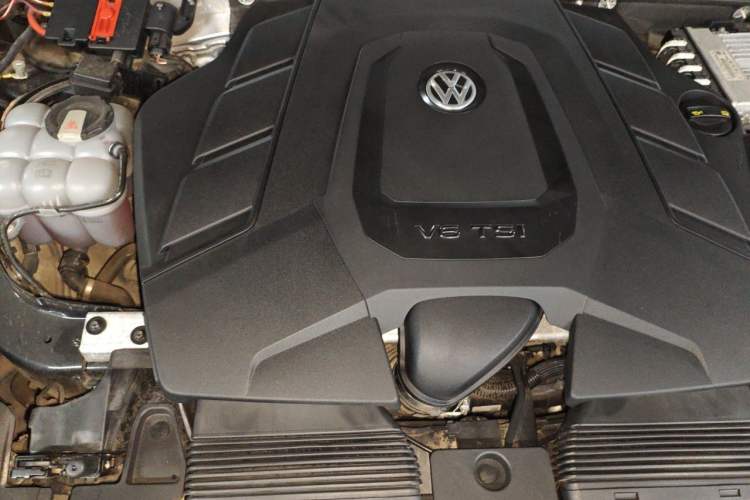Used Volkswagen Touareg 2019 3.0 TSI RuiFeng Edition China VI Standard Engine Bay