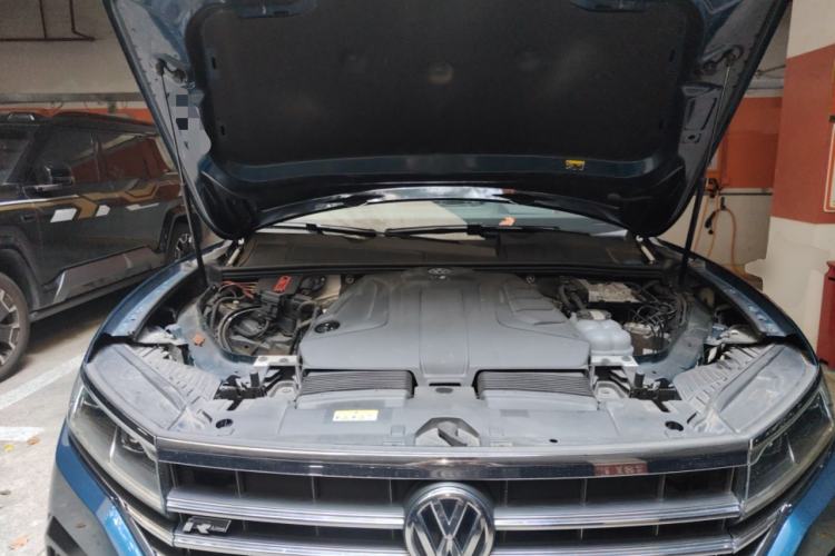 Used Volkswagen Touareg 2019 2.0TSI Ruiyi Edition China VI Standard Engine Bay