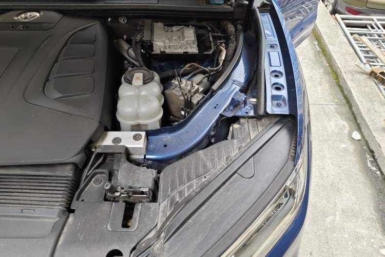 Used Volkswagen Touareg 2019 2.0TSI Ruiyi Edition China VI Standard Engine Bay Left