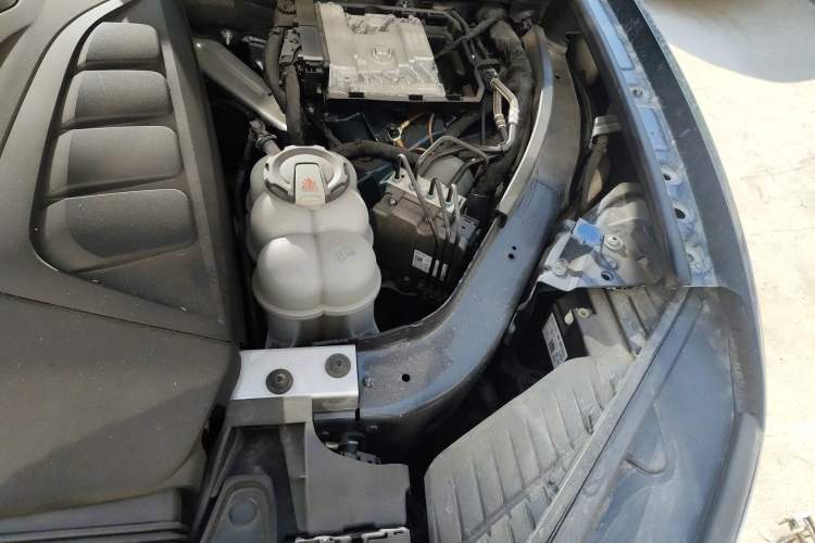 Used Volkswagen Touareg 2019 2.0TSI Ruiyi Edition China VI Standard Engine Bay Left