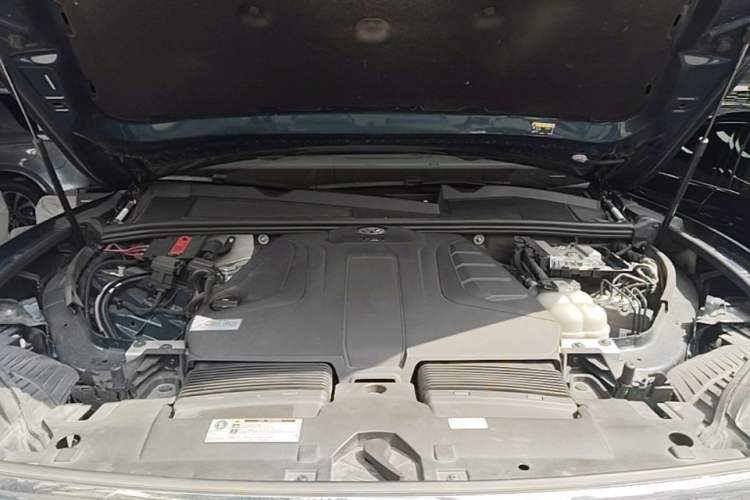 Used Volkswagen Touareg 2019 2.0 TSI Flagship Edition China VI Engine Bay
