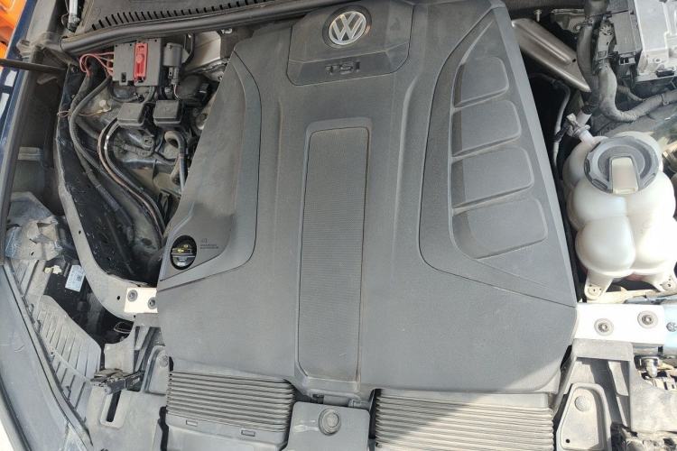 Used Volkswagen Touareg 2019 2.0TSI Ruiyi Edition China VI Standard Engine Bay
