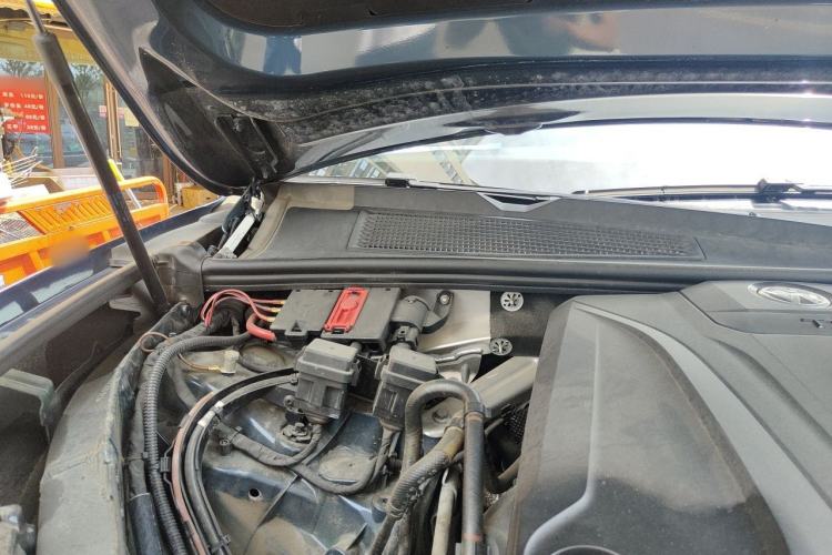 Used Volkswagen Touareg 2019 2.0TSI Ruiyi Edition China VI Standard Engine Bay Right