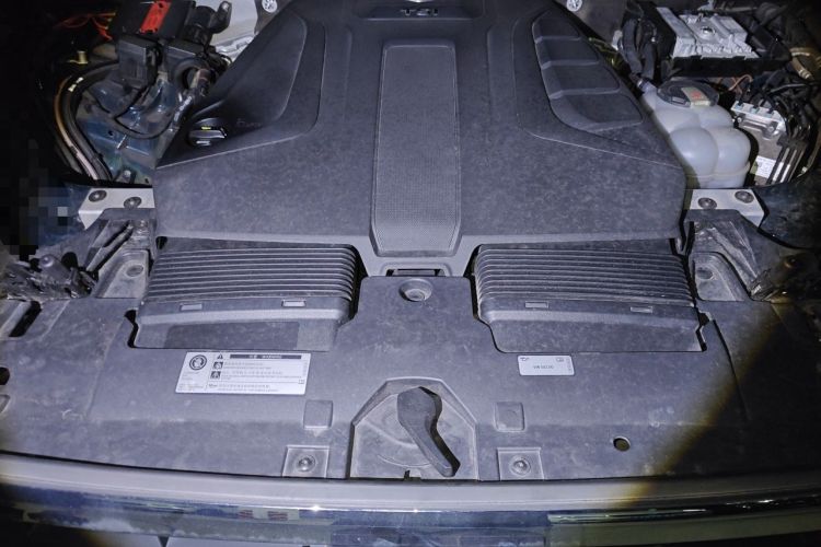 Used Volkswagen Touareg 2019 2.0 TSI Flagship Edition China VI Engine Bay