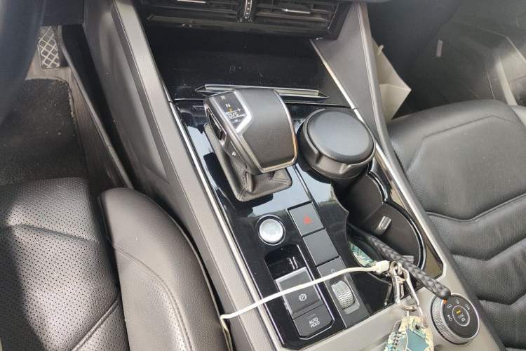 Used Volkswagen Touareg 2019 2.0TSI Ruiyi Edition China VI Standard Gear Lever