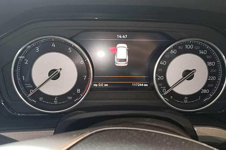 Used Volkswagen Touareg 2019 2.0 TSI Flagship Edition China VI Instrument Cluster