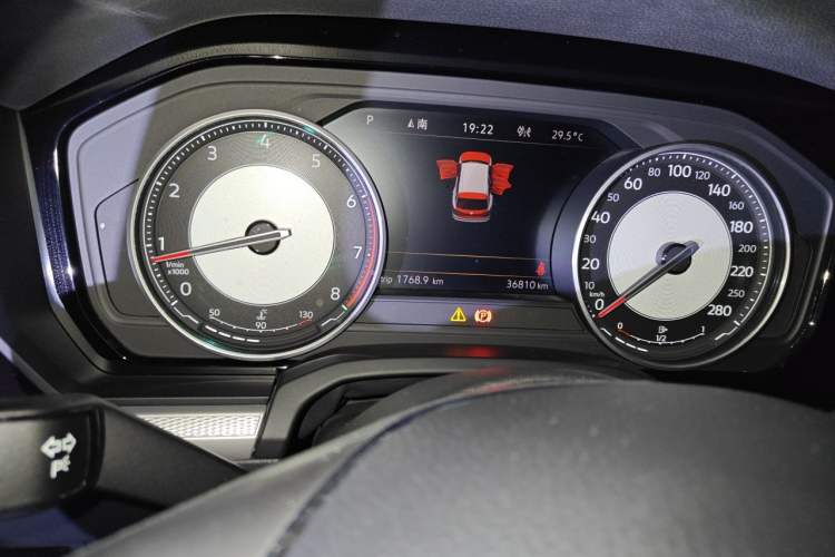 Used Volkswagen Touareg 2019 2.0 TSI Flagship Edition China VI Instrument Cluster