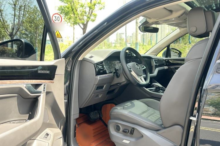 Used Volkswagen Touareg 2019 3.0 TSI RuiFeng Edition China VI Standard Interior 2