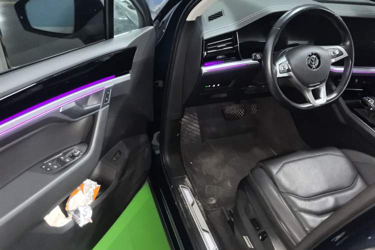 Used Volkswagen Touareg 2019 2.0TSI Ruiyi Edition China VI Standard Interior 3