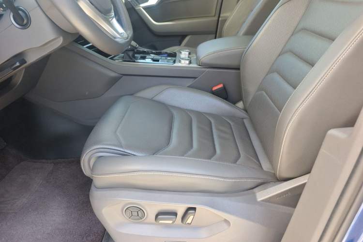 Used Volkswagen Touareg 2019 2.0 TSI Ruiyi Edition China V Standard Left Front Seat