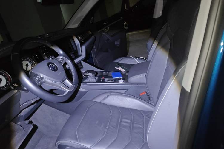 Used Volkswagen Touareg 2019 2.0 TSI Flagship Edition China VI Left Front Seat