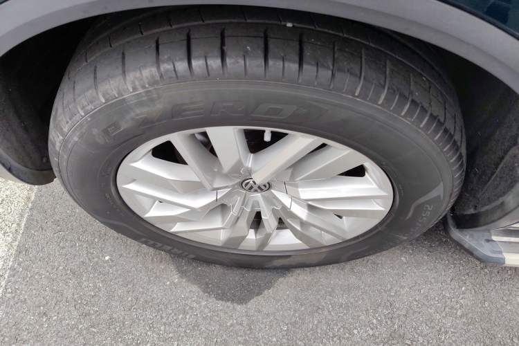 Used Volkswagen Touareg 2019 2.0 TSI Ruiyi Edition China V Standard Left Front Wheel Hub