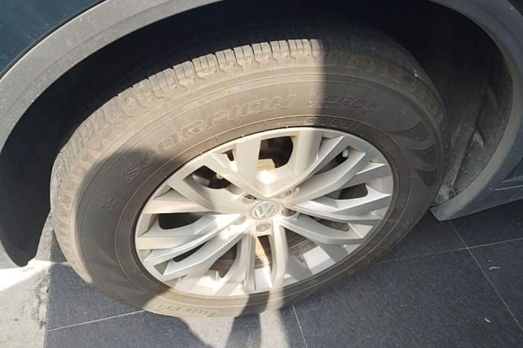 Used Volkswagen Touareg 2019 2.0 TSI Flagship Edition China VI Left Front Wheel Hub