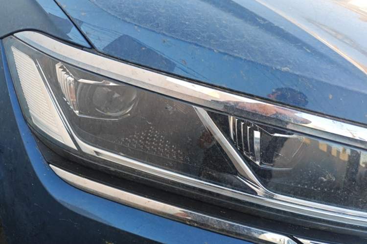 Used Volkswagen Touareg 2019 2.0TSI Ruiyi Edition China VI Standard Right Front Headlight