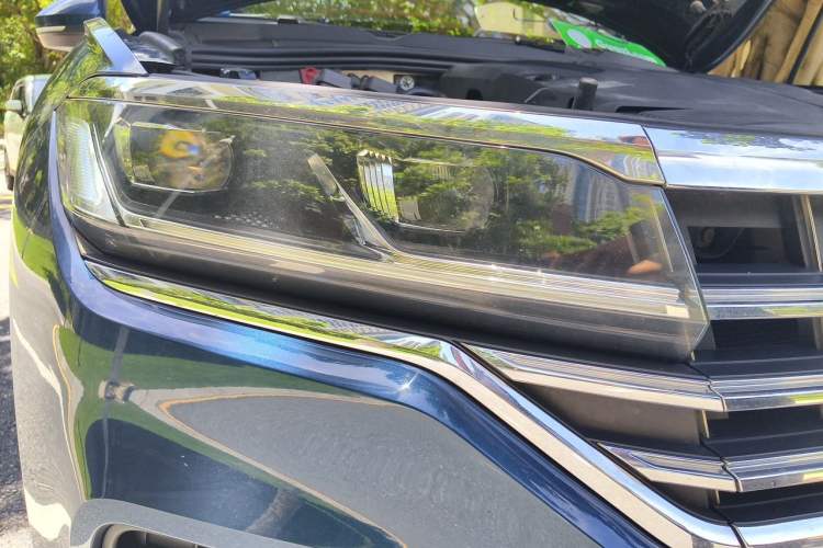 Used Volkswagen Touareg 2019 2.0TSI Ruiyi Edition China VI Standard Right Front Headlight