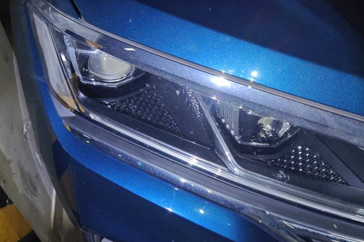 Used Volkswagen Touareg 2019 2.0 TSI Flagship Edition China VI Right Front Headlight