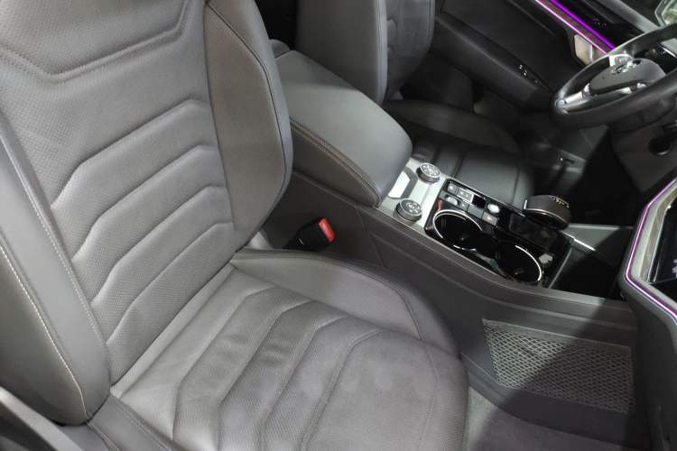 Used Volkswagen Touareg 2019 2.0 TSI Ruiyi Edition China V Standard Right Front Seat