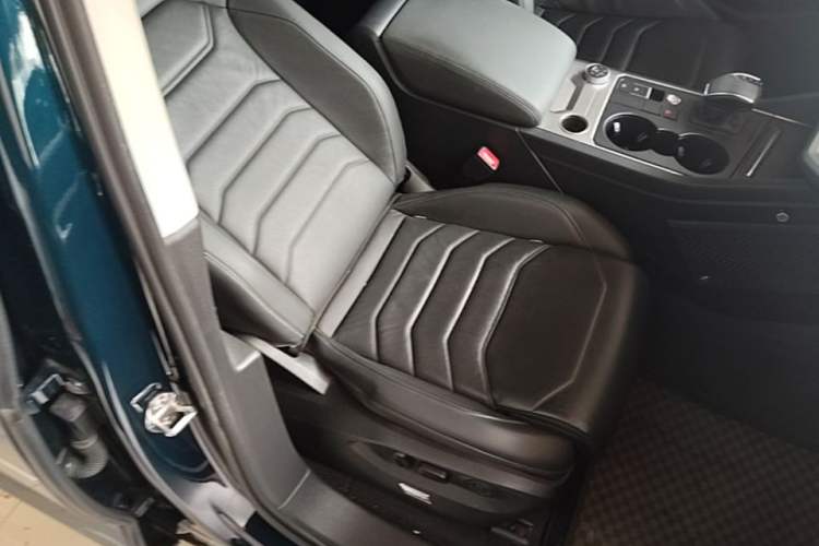 Used Volkswagen Touareg 2019 2.0 TSI Flagship Edition China VI Right Front Seat