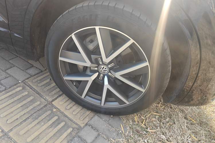 Used Volkswagen Touareg 2019 3.0 TSI RuiFeng Edition China VI Standard Right Front Wheel Hub