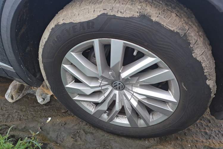 Used Volkswagen Touareg 2019 2.0TSI Ruiyi Edition China VI Standard Right Front Wheel Hub