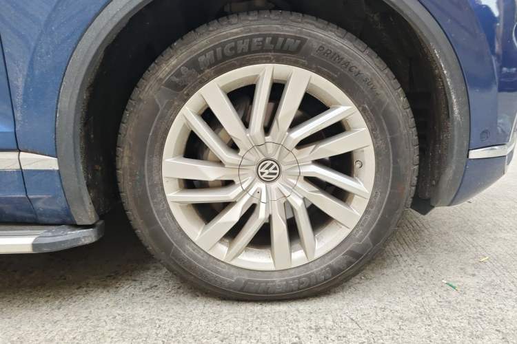 Used Volkswagen Touareg 2019 2.0TSI Ruiyi Edition China VI Standard Right Front Wheel Hub