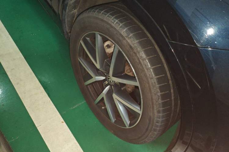 Used Volkswagen Touareg 2019 3.0 TSI RuiFeng Edition China VI Standard Right Front Wheel Hub