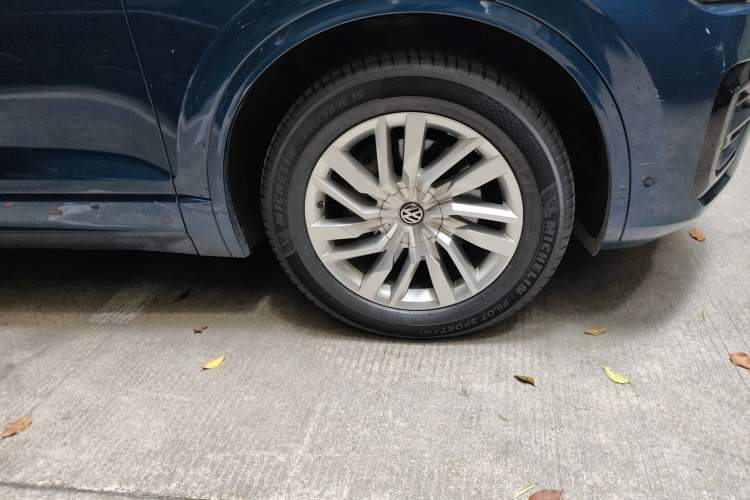 Used Volkswagen Touareg 2019 2.0TSI Ruiyi Edition China VI Standard Right Front Wheel Hub