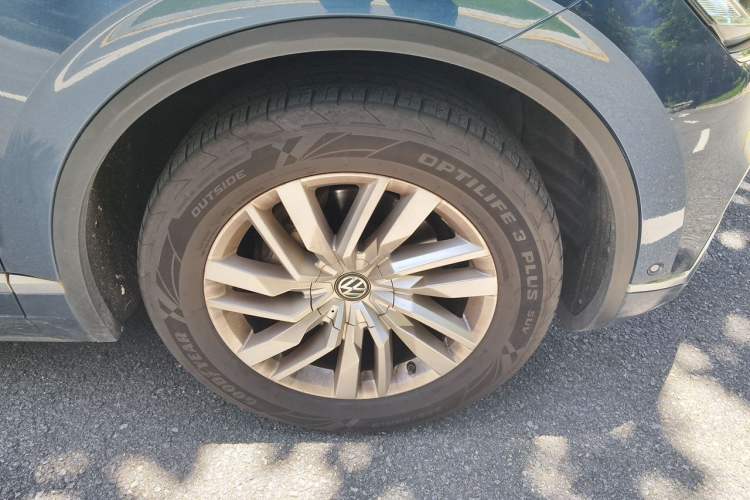 Used Volkswagen Touareg 2019 2.0TSI Ruiyi Edition China VI Standard Right Front Wheel Hub