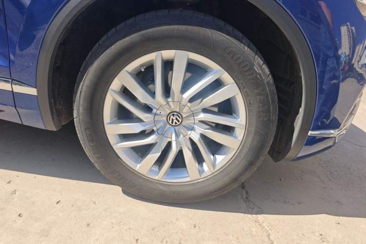 Used Volkswagen Touareg 2019 2.0 TSI Ruiyi Edition China V Standard Right Front Wheel Hub