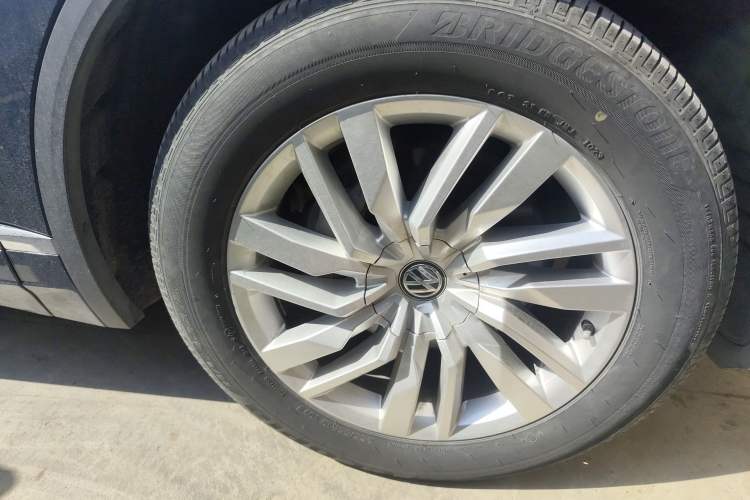 Used Volkswagen Touareg 2019 2.0TSI Ruiyi Edition China VI Standard Right Front Wheel Hub