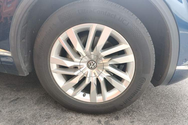 Used Volkswagen Touareg 2019 2.0TSI Ruiyi Edition China VI Standard Right Front Wheel Hub