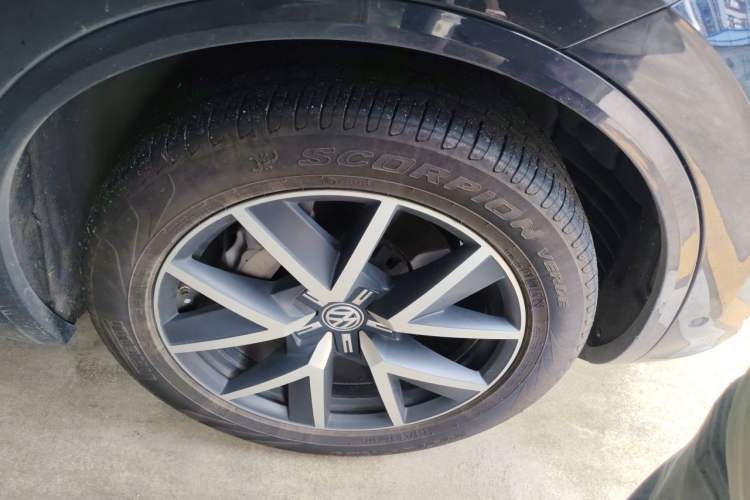 Used Volkswagen Touareg 2019 3.0 TSI RuiFeng Edition China VI Standard Right Front Wheel Hub