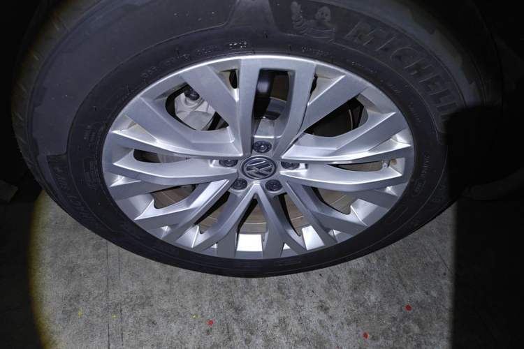 Used Volkswagen Touareg 2019 2.0 TSI Flagship Edition China VI Right Front Wheel Hub