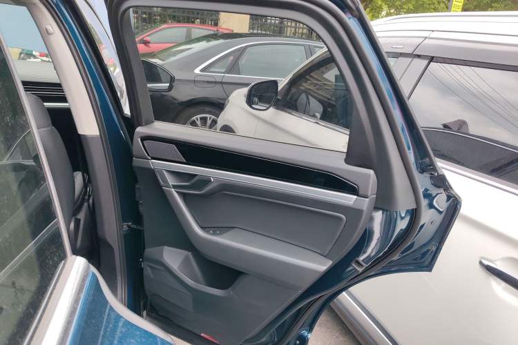 Used Volkswagen Touareg 2019 2.0 TSI Ruiyi Edition China V Standard Right Rear Door Interior