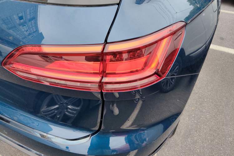 Used Volkswagen Touareg 2019 2.0 TSI Ruiyi Edition China V Standard Right Rear Taillight