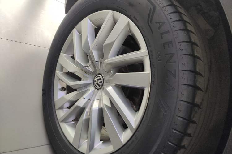 Used Volkswagen Touareg 2019 2.0 TSI Ruiyi Edition China V Standard Right Rear Wheel Hub