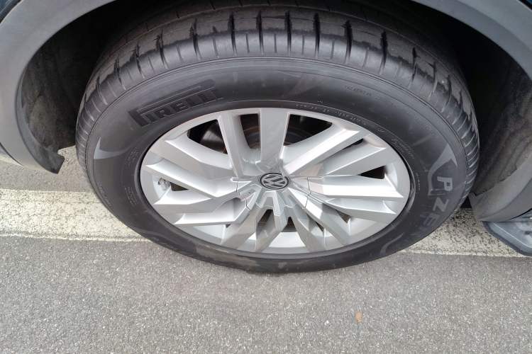 Used Volkswagen Touareg 2019 2.0 TSI Ruiyi Edition China V Standard Right Rear Wheel Hub