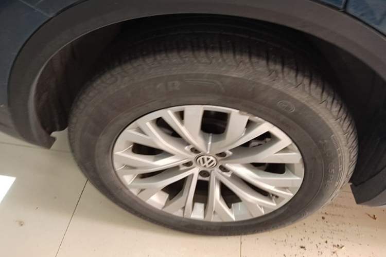 Used Volkswagen Touareg 2019 2.0 TSI Flagship Edition China VI Right Rear Wheel Hub