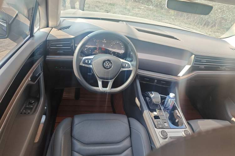 Used Volkswagen Touareg 2019 3.0 TSI RuiFeng Edition China VI Standard Steering Wheel