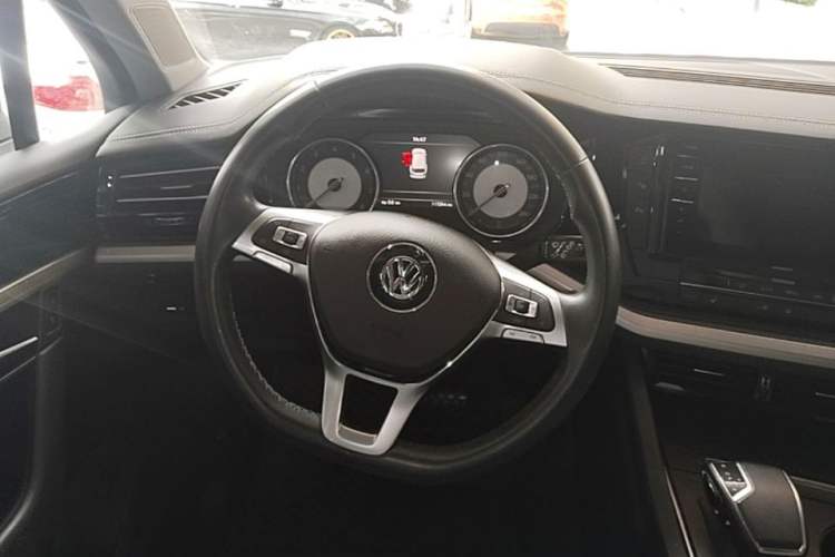 Used Volkswagen Touareg 2019 2.0 TSI Flagship Edition China VI Steering Wheel