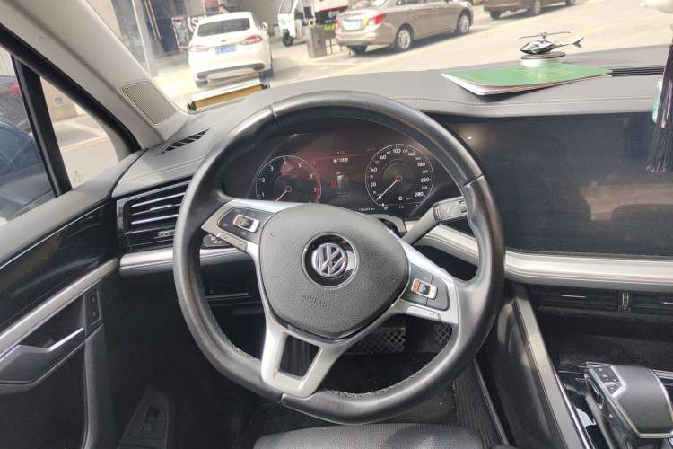 Used Volkswagen Touareg 2019 2.0TSI Ruiyi Edition China VI Standard Steering Wheel