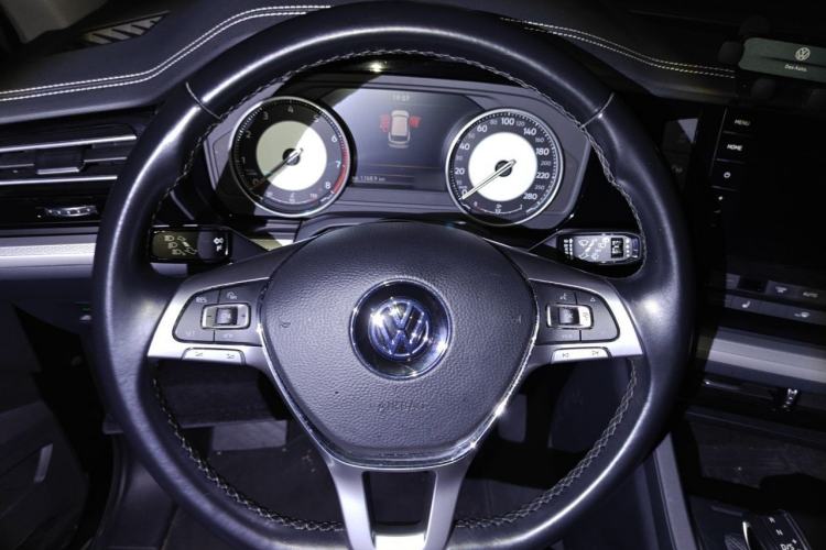 Used Volkswagen Touareg 2019 2.0 TSI Flagship Edition China VI Steering Wheel
