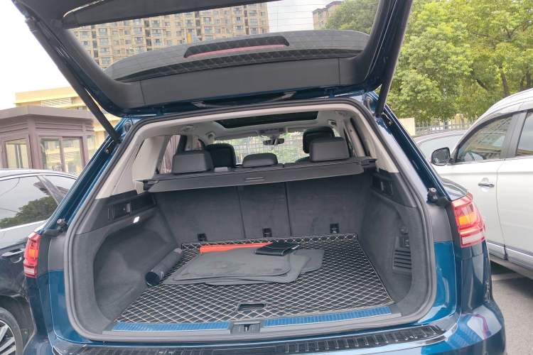 Used Volkswagen Touareg 2019 2.0 TSI Ruiyi Edition China V Standard Trunk