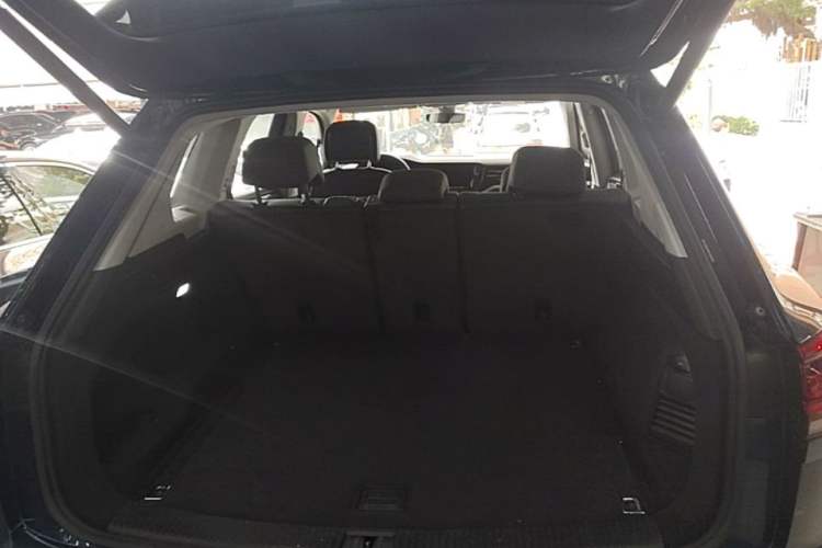 Used Volkswagen Touareg 2019 2.0 TSI Flagship Edition China VI Trunk