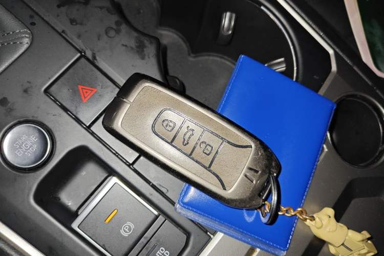 Used Volkswagen Touareg 2019 2.0 TSI Flagship Edition China VI Vehicle Key